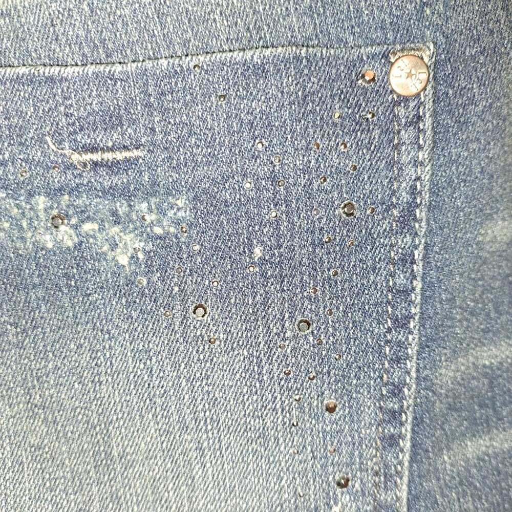 L.e.i Jeans Ashley Lowrise Distressed Capris w/Rhinestone Embellishments NWT - Picture 6 of 11